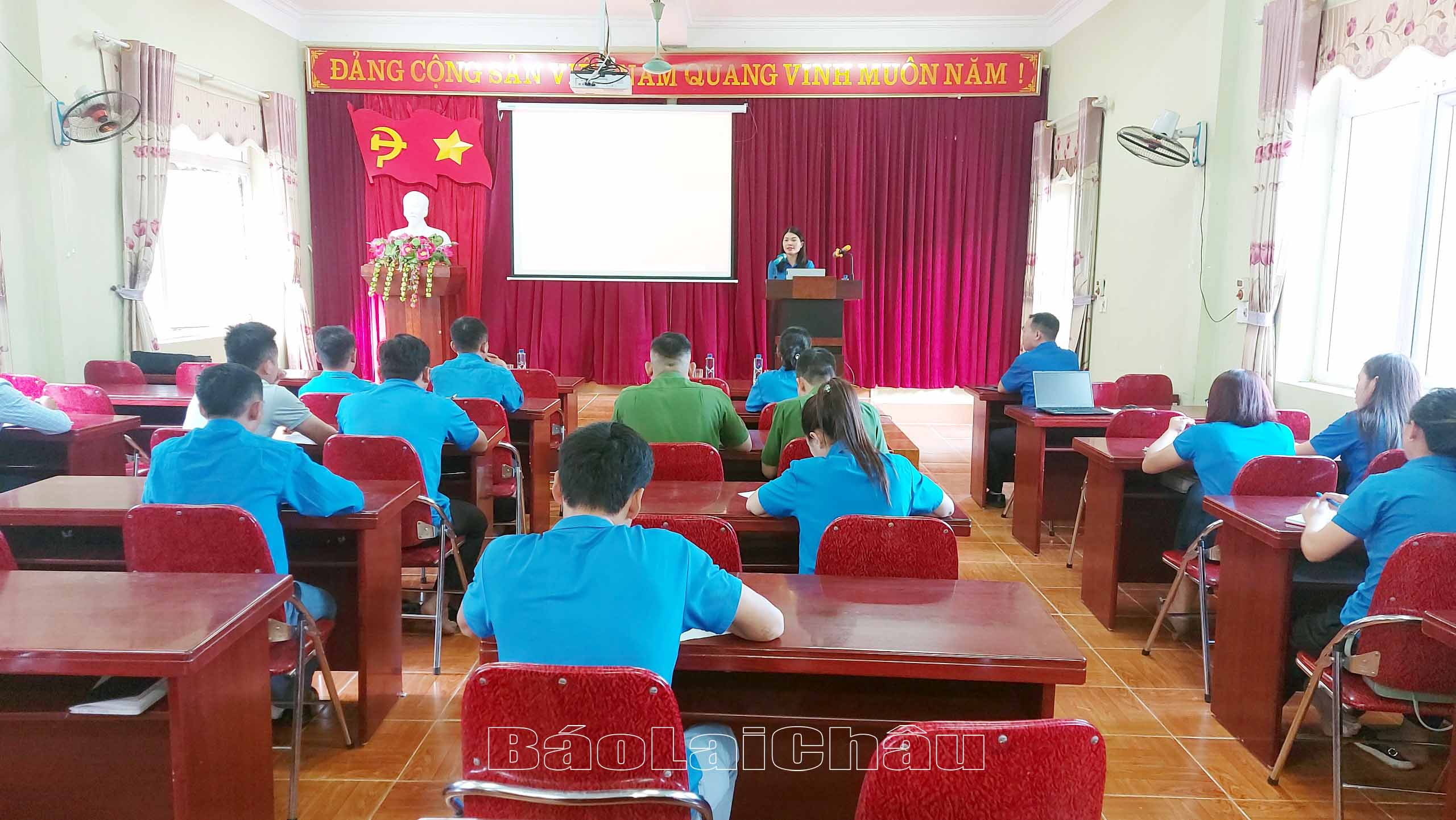 Quang cảnh lớp bồi dưỡng.